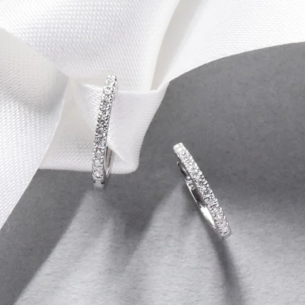 天然　ダイヤモンド　ピアス　フープ　K18WG テーパー　ラウンド K18WGダイヤ合計0.09ctスリム ラウンドフープピアス | Flowery