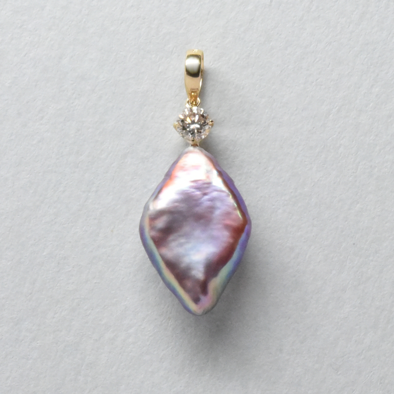 K18YG暗紫色ダイヤシェイプ淡水パール15x10mm ダイヤ0.09ct ペンダントヘッド - 画像 (2)
